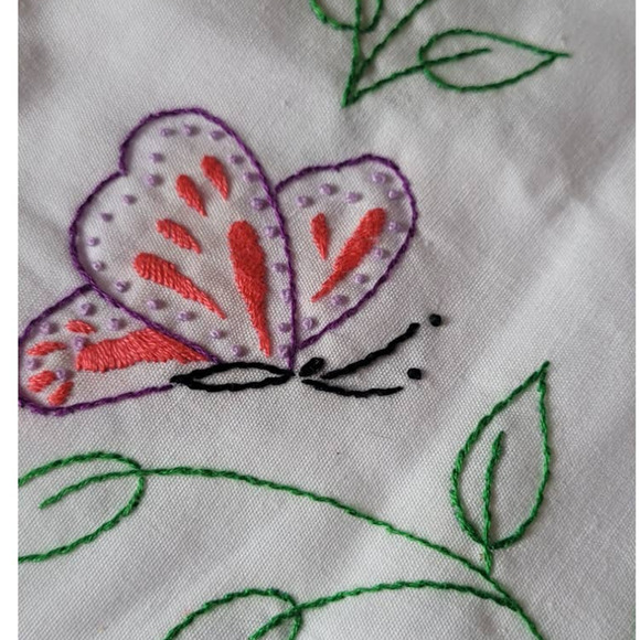 Hand Embroidered Table Runner Butterflies Crochet Edge - Picture 6 of 6